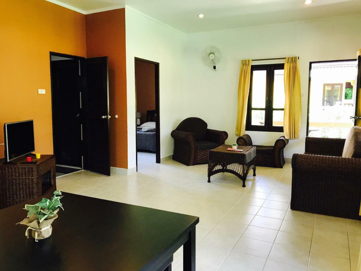 Marilyns Residential Resort Maret Exterior foto
